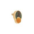 Ein kleiner, handgefertigter Ohrring mit Bernstein und recyceltem Kunststoff, handgefertigt, von ORSKA Jewelry