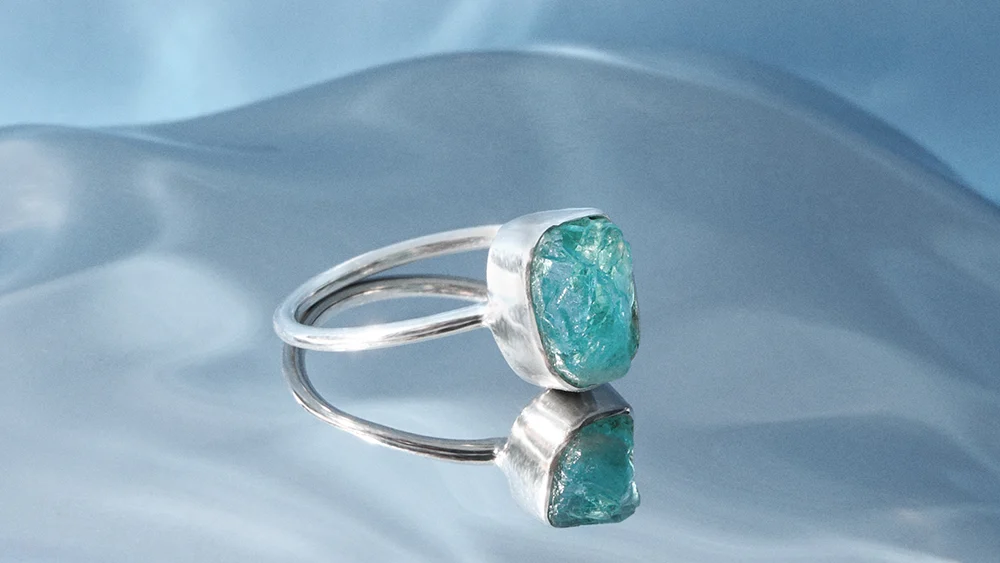 Silberring mit blauem Stein