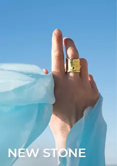 Schmuck aus der New Stone-Kollektion mit einem Stein aus postindustriellem Kunststoff von ORSKA