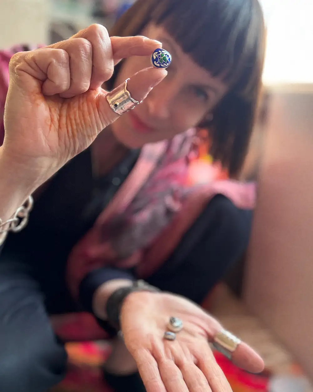 Anna Orska entwirft Schmuck für die Minakari-Kollektion