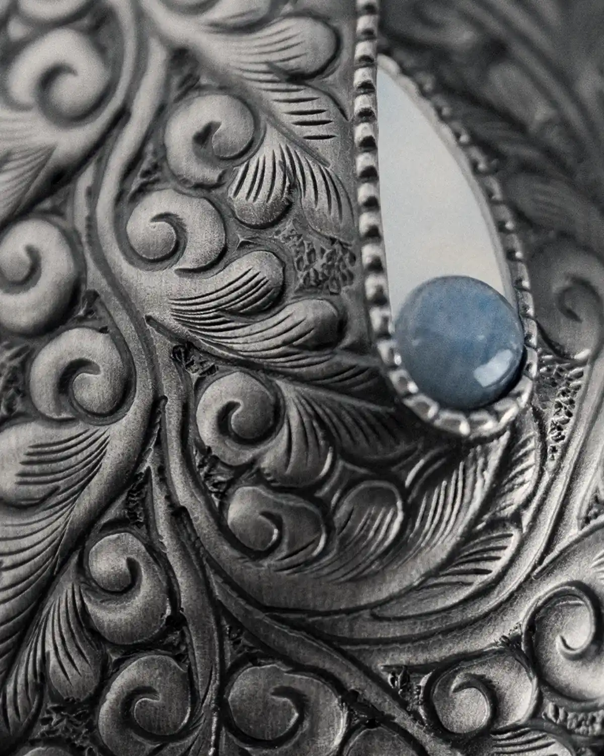 Getriebener Schmuck mit Labradorit