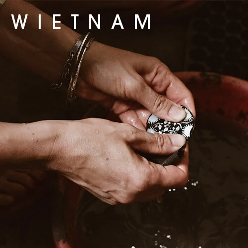 Anna Orska in Vietnam – entwirft Schmuck aus Lack und Perlmutt