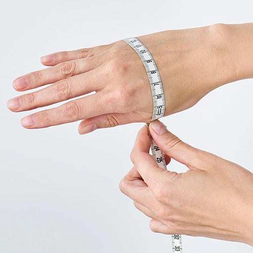 Jak dobrać rozmiar bransoletki bangle