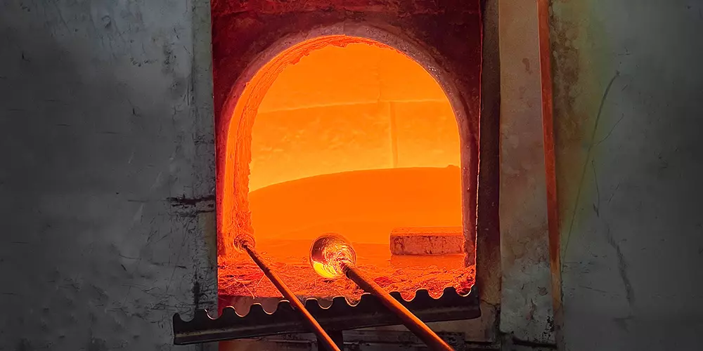 Glasformung in der Glashütte Julia